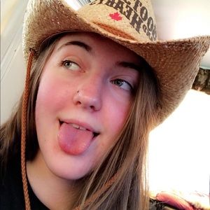 Meet your Posher, Alaina